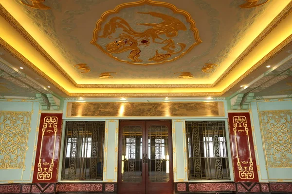 2010年3月12日 上海で3年間の修復を経て フェアモントピースホテルのホールの内部 — ストック写真