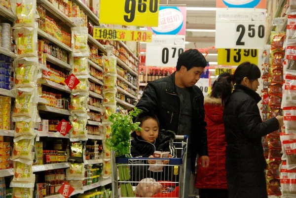 Китайські Покупці Купують Їжу Супермаркеті Тяньцзінь Китай Лютого 2010 — стокове фото
