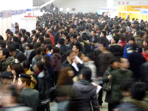 ジョブの北京 中国の見本市 2010 日中に中国の求職群衆ブース — ストック写真