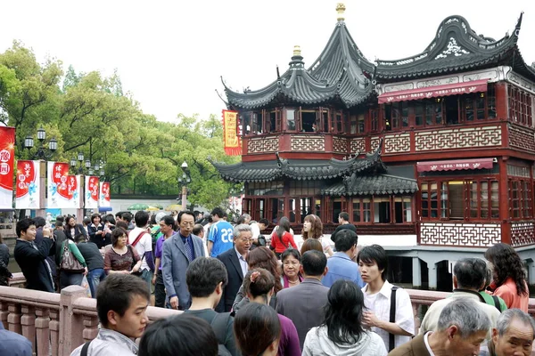 Turistlerin Kalabalıkları Jiuqu Köprüsü Dokuz Turnings Köprüsü Üzerinde Çin Garden — Stok fotoğraf