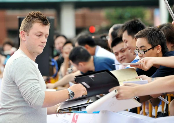 Jugador Billar Norirlandés Mark Allen Firma Para Los Aficionados Chinos — Foto de Stock