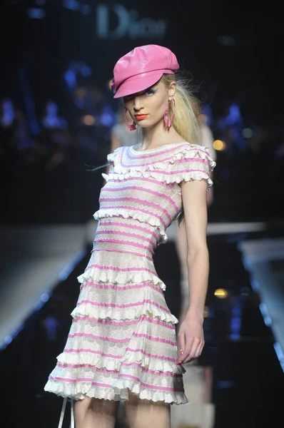 Modell Parader Skapelse John Galliano Dior Kryssning 2010 Fashion Show — Stockfoto