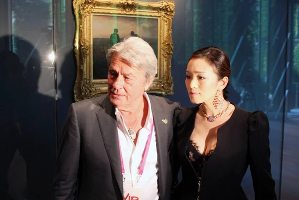 Francuski Aktor Alain Delon Ambasadorem Expo Francja Chińska Aktorka Gong — Zdjęcie stockowe