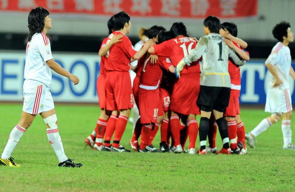 Chinas Han Duan Links Yan Gelijk Lopen Langs Spelers Van — Stockfoto