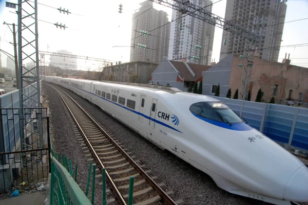Crh China Railway High Speed Pociąg Biegnie Koleją Qingdao Wschodnia — Zdjęcie stockowe