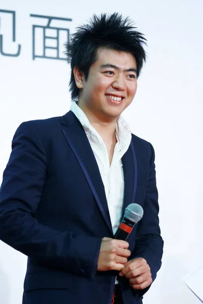 2010年8月23日 在中国北京举行的他的新音乐专辑 在维也纳生活 的启动仪式上 人们看到了中国钢琴家郎朗 — 图库照片