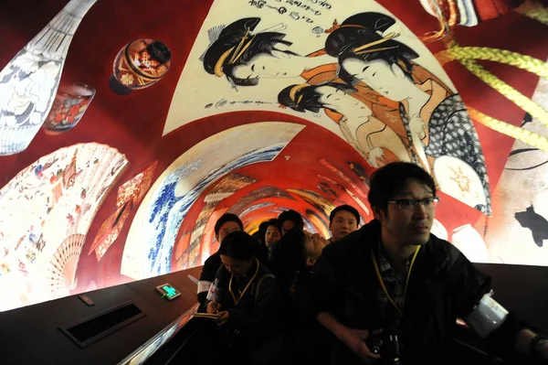 Besucher Besuchen Den Japanischen Pavillon Während Eines Testbetriebs Auf Dem — Stockfoto