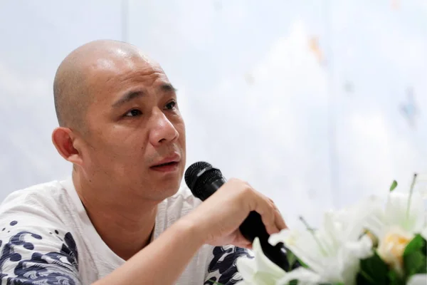 Chinese Contemporary Artist Fang Lijun Speaks Lecture His Retrospective Exhibition — Stock Photo, Image