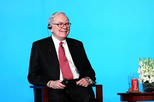 Americký Investor Filantrop Warren Buffet Poslouchá Otázku Tiskové Konferenci Pekingu — Stock fotografie