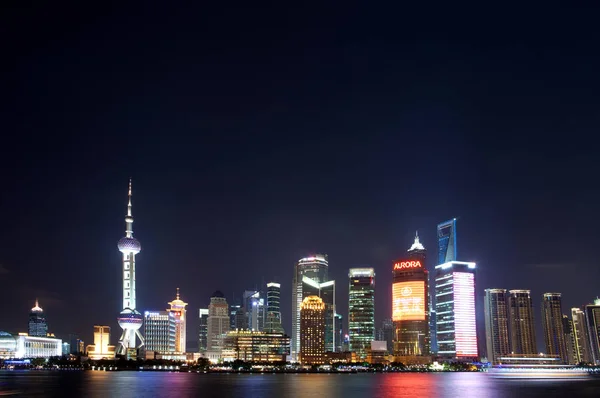 Vista Nocturna Del Río Huangpu Distrito Financiero Lujiazui Con Oriental —  Fotos de Stock