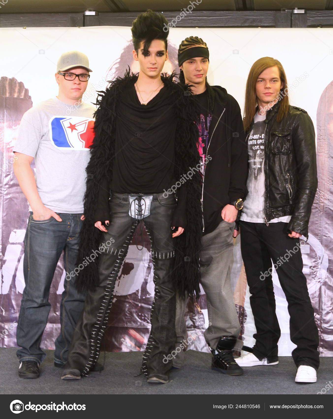 Немецкая Рок Группа Tokio Hotel Позирует Время Пресс Конференции.
