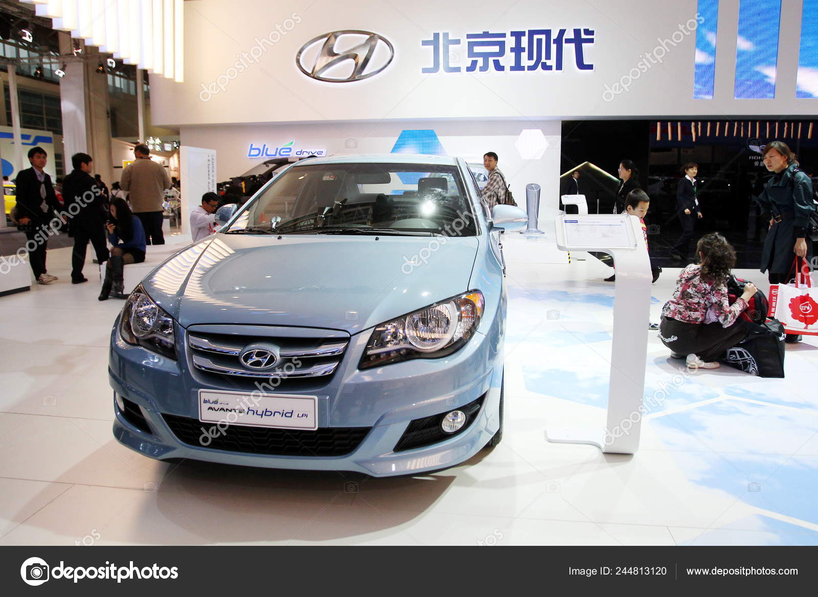 Hyundai Blue Drive Avante Hybrid Lpi Displayed 11Th Beijing ...