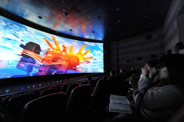Visitors Watch Movie Oil Pavilion Expo Site Shanghai China April — Stock Photo, Image