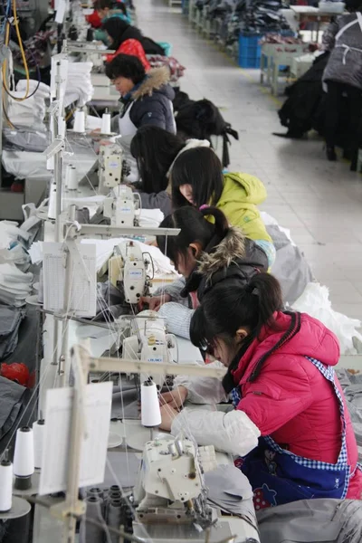 Chinese Workers Manufacture Garments Exported Factory Haian County Nantong City — Stock Photo, Image