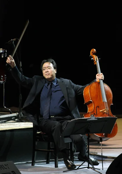 2010 台湾で彼のコンサート中に有名なチェロ奏者ヨーヨー マを実行します — ストック写真