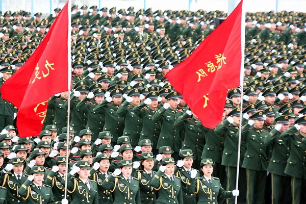 Kínai Paramilenikai Rendôr Szlogeneket Énekel Expo Ban Kínai Sanghaji Helyszínen — Stock Fotó
