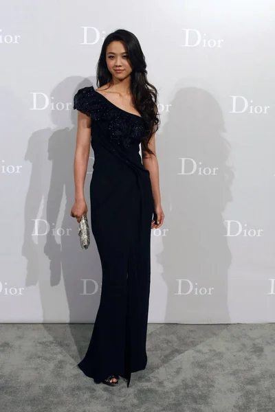 Китайська Актриса Тан Вей Позує Перед Dior Круїз 2011 Показ — стокове фото