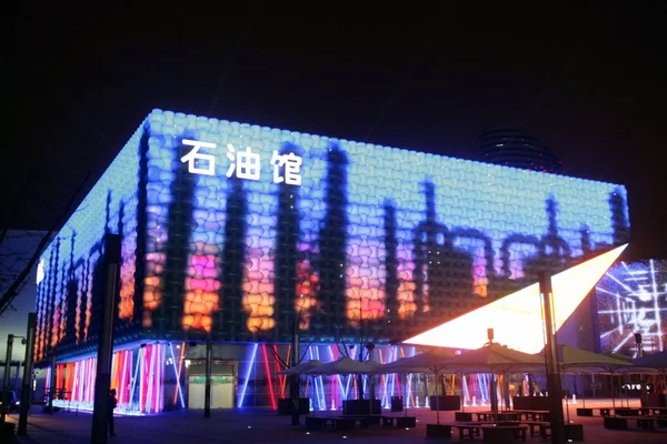Vista Serale Del China National Petroleum Corporation Pavilion Nel Sito — Foto Stock