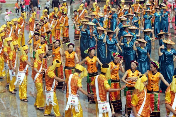 Baile Los Artistas Chinos Dai Durante Ceremonia Apertura Del Festival — Foto de Stock