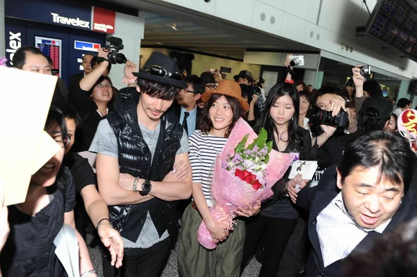 Die Japanische Schauspielerin Ayame Gorki Links Und Der Schauspieler