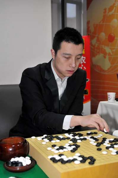 Chinese Chess Player Dan Concurreert Tegen Zuid Koreaanse Chess Player — Stockfoto