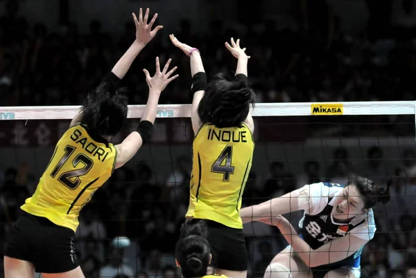 Saori Kimura Left Kaori Inoue Center Japan Try Block Spike — Stock Photo, Image