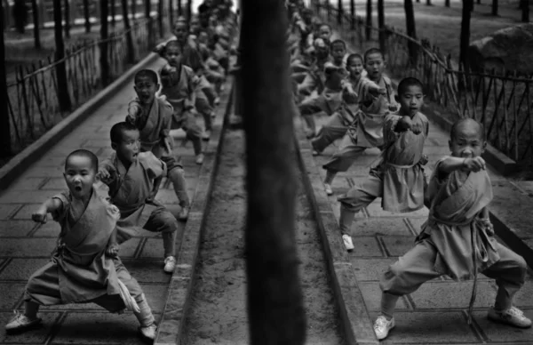 Little Boys Shaolin Kungfu Training Base Practise Kungfu Shaolin Temple — Stock Photo, Image