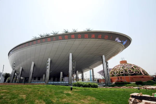 Visitors Crowd Saudi Arabia Pavilion Expo Site Shanghai China April — Stock Photo, Image