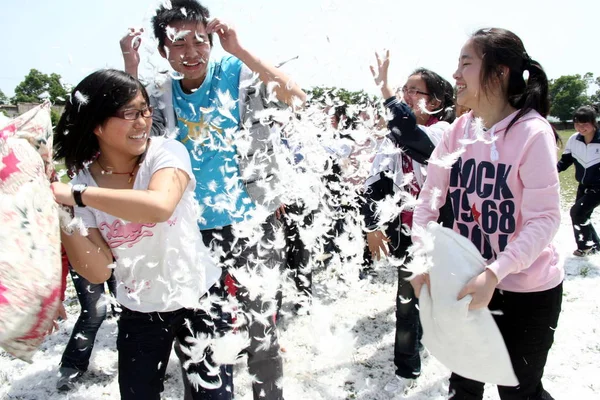 고등학교에서 안후이 2010 스트레스를 싸움을 — 스톡 사진