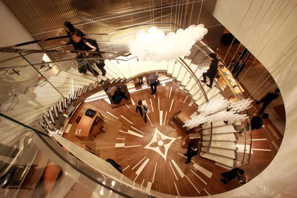 Klanten Winkel Louis Vuitton Flagship Store Aan Lippo Plaza Huaihai — Stockfoto