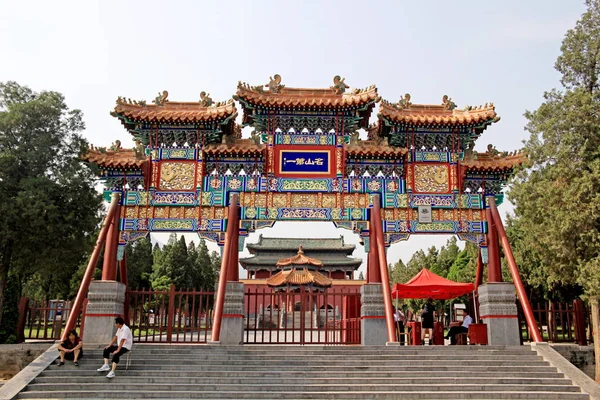 Вид Храм Zhongyue Dengfeng Міста Центральна Chinas Провінції Хенань Червня — стокове фото