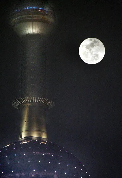 Pleine Lune Est Vue Côté Tour Télévision Orientale Pearl Soir — Photo