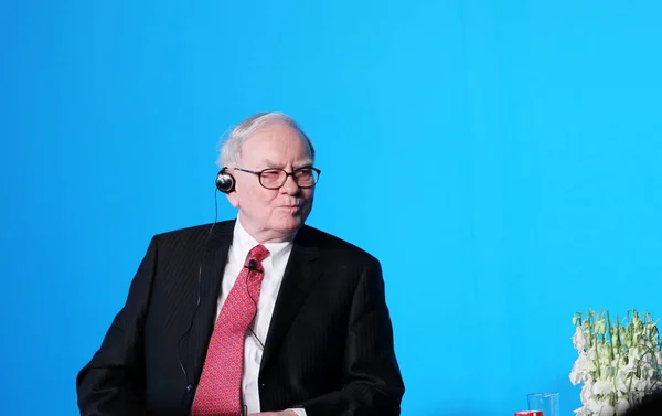 Americký Investor Filantrop Warren Buffet Poslouchá Otázku Tiskové Konferenci Pekingu — Stock fotografie