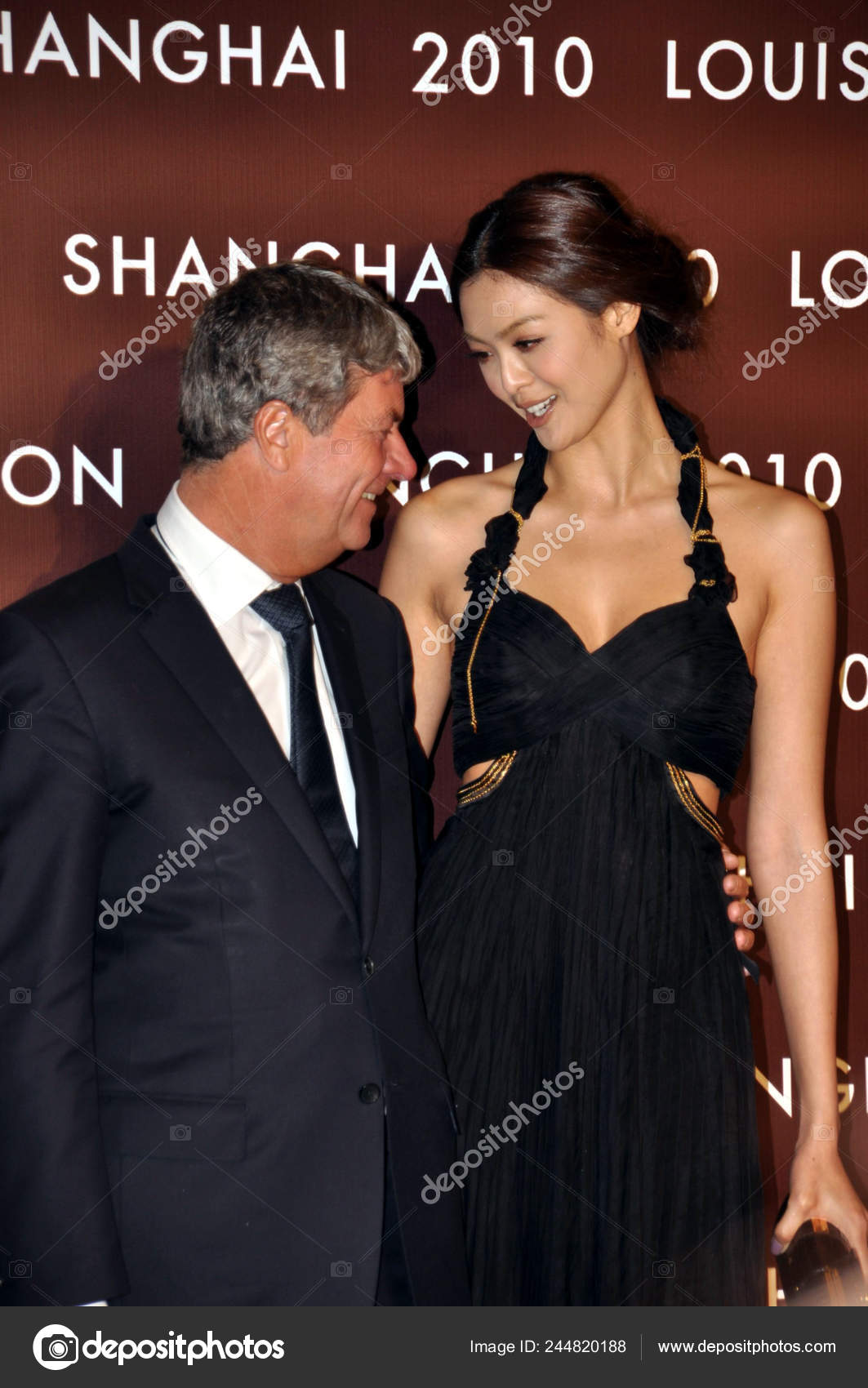 Yves Carcelle Left Chairman Ceo Louis Vuitton Poses Taiwanese Model – Stock  Editorial Photo © ChinaImages #244820188