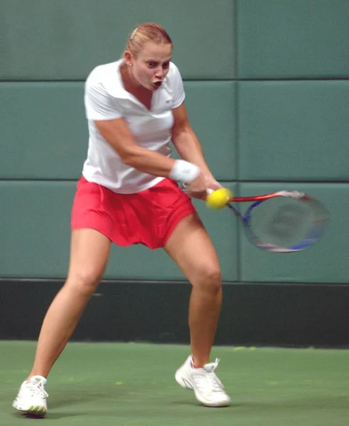 Jelena Dokic Australii Zwraca Strzał Chinas Han Xinyun Pierwszej Rundzie — Zdjęcie stockowe