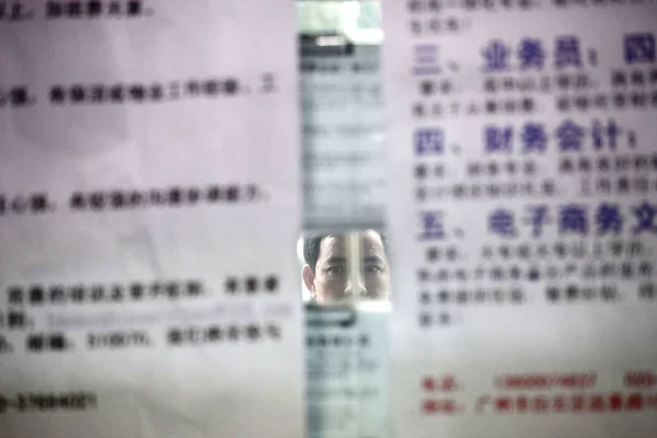 Kínai Munkakereső Néz Állásajánlatot Során Állásbörze Guangzhou Város Dél Chinas — Stock Fotó