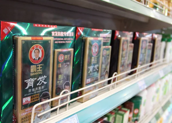 Συσκευασίες Του Σαμπουάν Bawang Θεωρείται Προς Πώληση Ένα Σούπερ Μάρκετ — Φωτογραφία Αρχείου