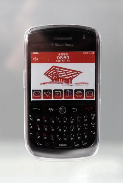 Bir Blackberry Cep Telefonu Modeli Ile Çin Pavyonu Jantlar Sponsorluk — Stok fotoğraf