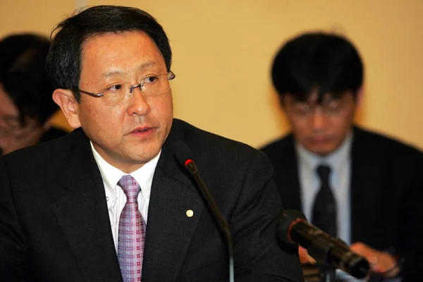 丰田总裁丰田章男在2010年3月1日星期一于中国北京举行的新闻发布会上发表讲话 — 图库照片
