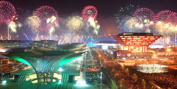 Fyrverkerier Explodera Över Expo Platsen Invigningen Världsutställningen Expo 2010 Shanghai — Stockfoto