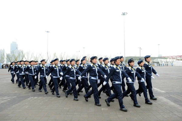Kobiece Chińskie Strażników Bezpieczeństwa Patrol Miejscu Expo Szanghaju Chiny Kwiecień — Zdjęcie stockowe