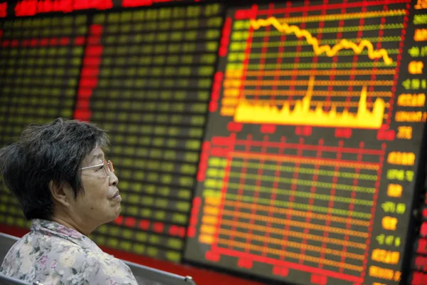 Chinese Investor Looks Share Prices Red Price Rising Green Price — Stock Photo, Image