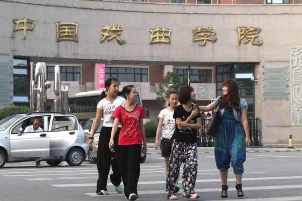 Gli Studenti Dell Accademia Dell Opera Pechino Sono Visti Fuori — Foto Stock