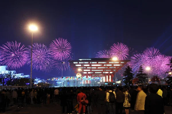 Feuerwerk Explodiert Über Dem China Pavillon Auf Dem Ausstellungsgelände Während — Stockfoto