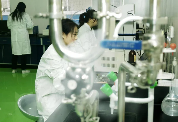 Ricercatori Cinesi Lavorano Nel Laboratorio Del Centro Ricerca Scientifica Tianjin — Foto Stock