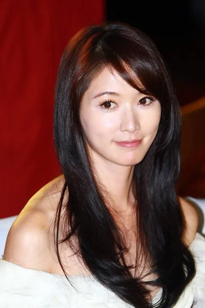 2010年9月15日 在中国北京举行的宣传潘腾洗发水的商业活动中 人们看到了台湾模特兼女演员林志玲 — 图库照片