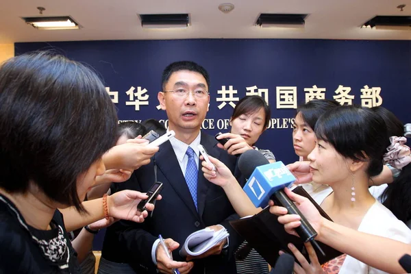 Ticaret Bakanlığı Sözcüsü Yao Jian Ağustos 2010 Pekin Çin Düzenlediği — Stok fotoğraf