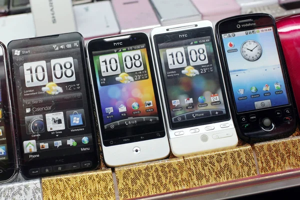 Smartphones Htc Estão Venda Mercado Telefones Celulares Xangai China Setembro — Fotografia de Stock