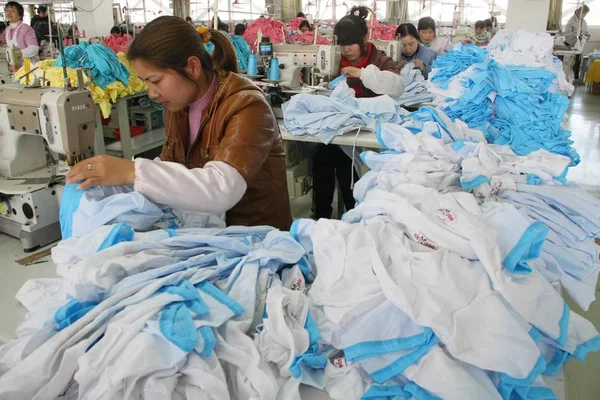 Chińskich Kobiet Pracowników Produkcji Odzieży Wywozu Zakładzie Nantong East Chinas — Zdjęcie stockowe