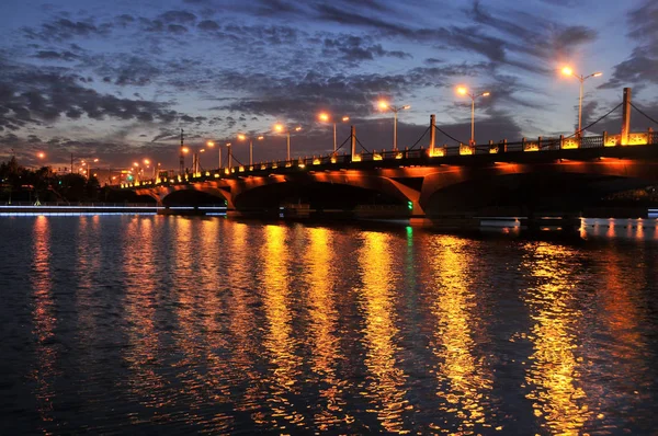 2009年9月9日 北京市東州区の中国大運河に架かる橋の夜景 — ストック写真